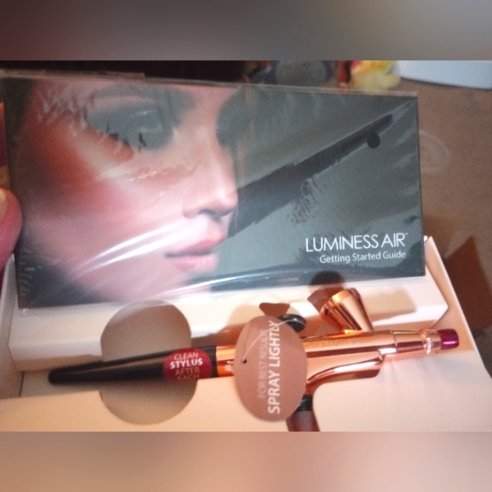 Brand New luminous air icon pro multi-speed airbrush system with starter kit